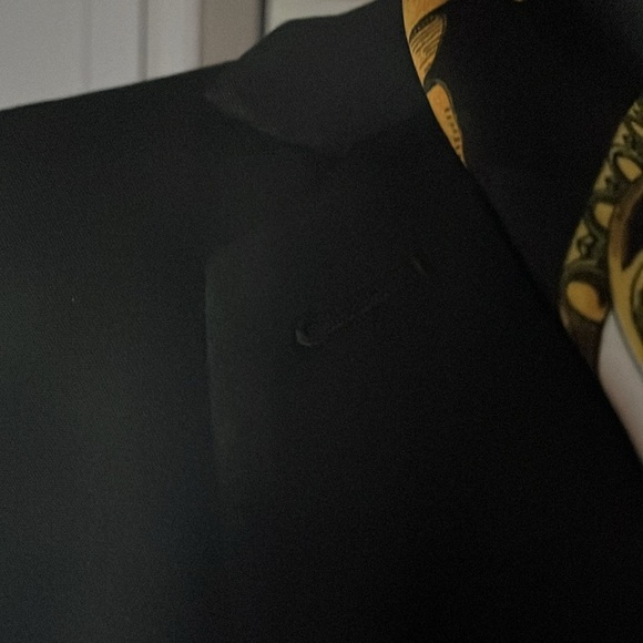 ANN TAYLOR BLACK SINGLE BUTTON SUIT JACKET IN POLY/RAYON/SPANDEX COMBO SIZE 4 - Picture 3 of 10